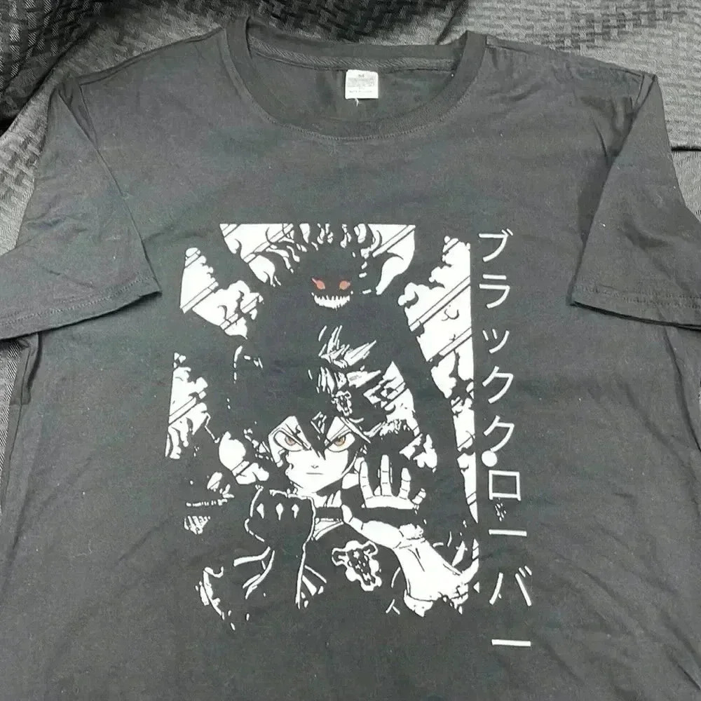 Graphic T-shirt. Size medium.